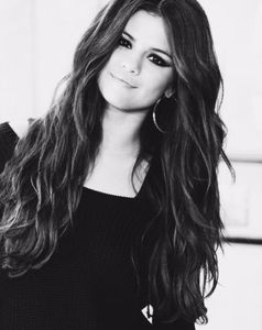 835975fb1f03cde4ec677f45bab1be46--selena-gomez-long-hair-selena-gomez-hair-color