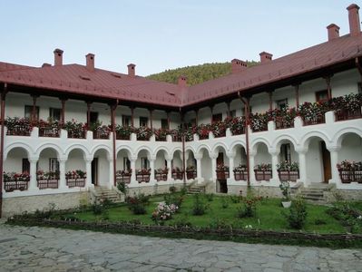 Curtea Manastirea Agapia