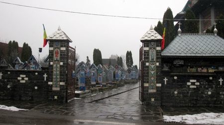 Sapanta, intrarea in Cimitirul vesel