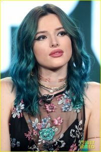 bella-thorne-famous-love-2017-tca-02