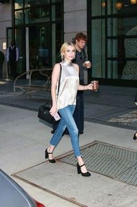 emma-roberts-leaving-her-hotel-in-new-york-september-14-2016_115113603