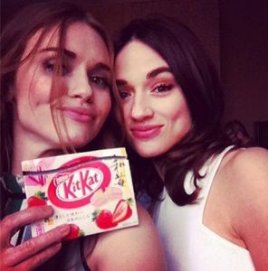 holland-roden-et-crystal-reed-sur-instagram