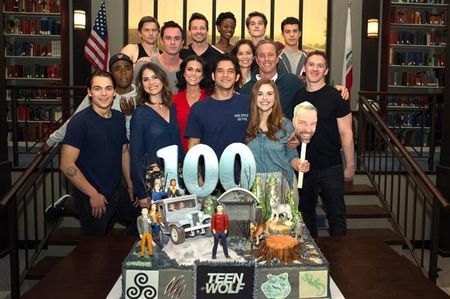 teen-wolf-cast-celebrates-filming-100th-and-finale-episode-in-set-photo