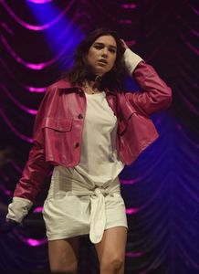 dua-lipa-performing-at-metro-radio-christmas-live-in-newcastle-december-2016-1