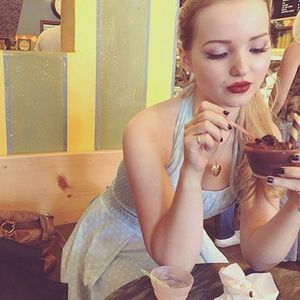 dove-cameron-1382902009