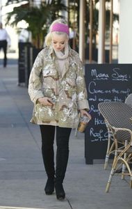 dove-cameron-out-for-lunch-in-los-angeles-december-19-2016_621044911