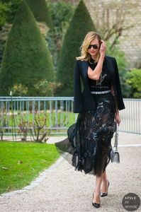 15054195_paris-fashion-week-fall-2017-street-style_d8c6392d_m