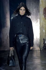 Kendall-Jenner--Alexander-Wang-Runway-Show-at-2017-NYFW--10-662x994