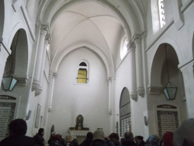in interiorul bisericii carmelitelor