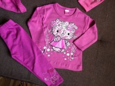 ; Bluza cu Hello Kitty,noua
Pt 2 ani,BBC,masor la cerere
15ron -
