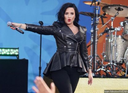 demi-lovato-announces-hiatus-in-2017-after-trashing-taylor-swift