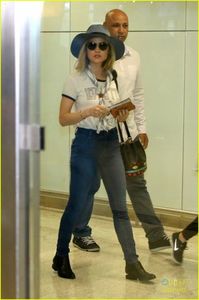 lucy-hale-brazil-arrival-shopping-before-convention-09