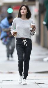 lucy-hale-leaves-a-starbucks-in-los-angeles-01-12-2017_5