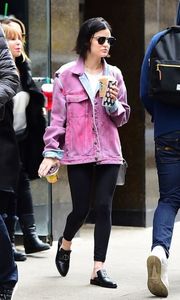 lucy-hale-leaves-starbucks-in-new-york-04-19-2017_1