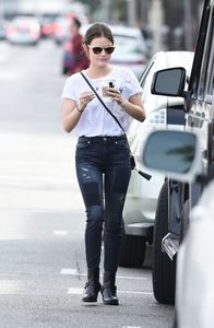 lucy-hale-out-and-about-in-los-angeles-10-27-2016_4