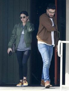 lucy-hale-out-for-breakfast-in-studio-city-february-02-2017_103102739