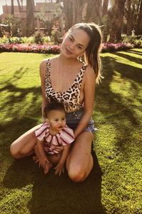 Chrissy-Teigen-@chrissyteigen-2017-03-23_L193TF94ZEpZVU9nUVRBT3pjUExmRlozd09UWT0vNjJ4MDo1Mzl4NzE2LzY