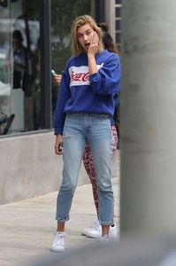 hailey-baldwin-out-and-about-in-los-angeles-march-22-2017_124065017