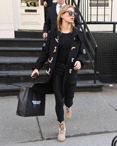 hailey-baldwin-shopping-at-what-goes-around-comes-around-in-new-york-01-16-2017_5