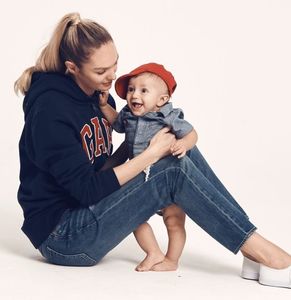 Candice-Swanepoel-Gap-Mothers-Day-Campaign-2017-1