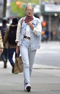 candice-swanepoel-was-seen-out-in-new-york-city-04-27-2017-4