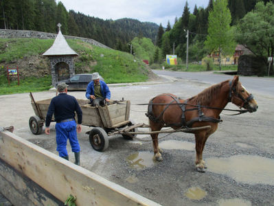 La monumentul eroilor,,,