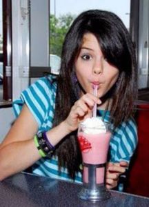 selena-gomez-photos-images-pics-pictures-wallpapers-collections (12)