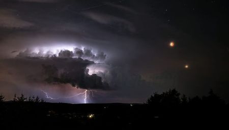 Eclipsa totala de Luna conjuncta cu Marte (Franta); 27 iul. 2018 - poza preluata de pe net
