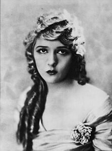 220px-Mary_Pickford_-_Oct_1921_Photoplay