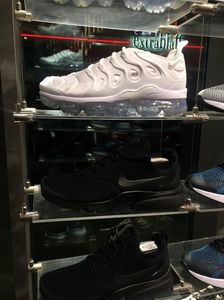23.11.2019-citește descrierea; In niște magazine de pantofi sunt “rafturi” superbe ;) am propus să dăm jos pantofii și să punem flori :))) dar trebuie să schim și genul muzical care chinuie clienții :)))
