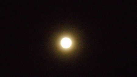 Luna plina si eclipsa penumbrala in Sagetator (Strawberry moon); 5 iun. 2020
