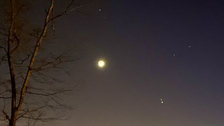 Luna noua in Varsator si conjunctia Jupiter-Saturn; Poza preluata de pe net
17 dec. 2020
