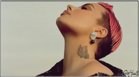 └ Dᴀʏ 254 ○ 22.04.2021 → 「Demi Lovato」 ✓; [ https://www.youtube.com/watch?v=EAg69LaLlS0 ] // [ https://www.youtube.com/watch?v=Uy4_C6Ev8S8 ] // [ https://www.youtube.com/watch?v=Ehw07lXL1AY ] // [ https://www.youtube.com/watch?v=KFaMZUarksA ]
