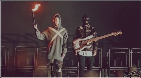 └ Dᴀʏ 257 ○ 25.04.2021 → 「twenty one pilots」 ✓; [ https://www.youtube.com/watch?v=eCeBNwBUkcI ] // [ https://www.youtube.com/watch?v=HzK7jit4CVI ] // [ https://www.youtube.com/watch?v=VBcVLe_vgiE ] // [ https://www.youtube.com/watch?v=pXRviuL6vMY ]
