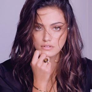 • xqniinahasamorganheart said her BFF Corina is a Cancer.; Just like Phoebe Tonkin.
